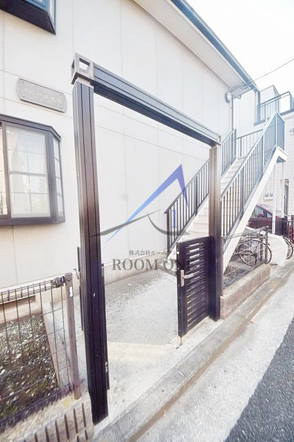 ファミーユ生麦のエントランス|エントランスです。