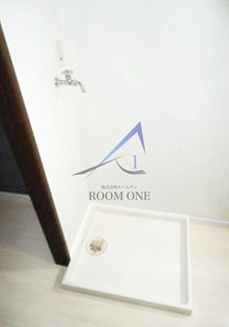 ファミーユ生麦の設備|洗濯機置き場です。