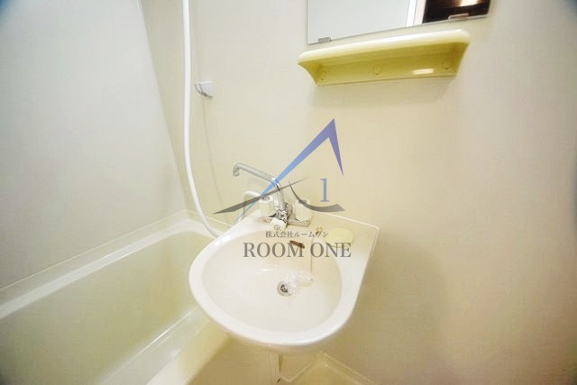 ファミーユ生麦の洗面所|洗面台です。