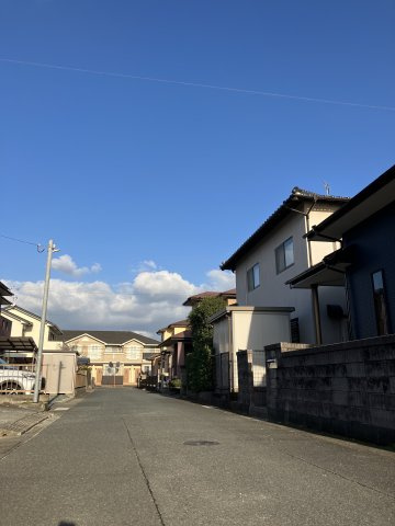 大刀洗町高樋　中古戸建住宅の前面道路含む現地写真