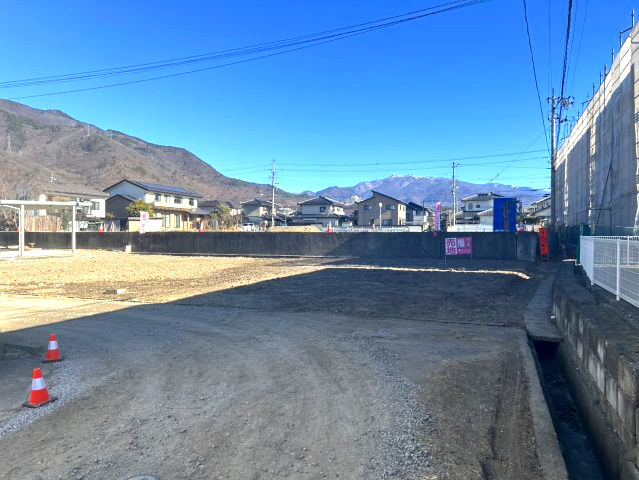 土地　上田市常磐城五丁目の周辺|道路から敷地へ