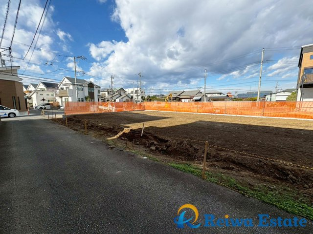 売地　茅ヶ崎市松尾の前面道路含む現地写真