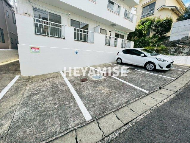 BEN匠6番館の駐車場