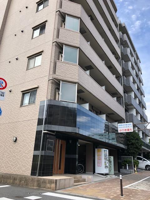 レイジオス渋谷初台の外観|８階建です