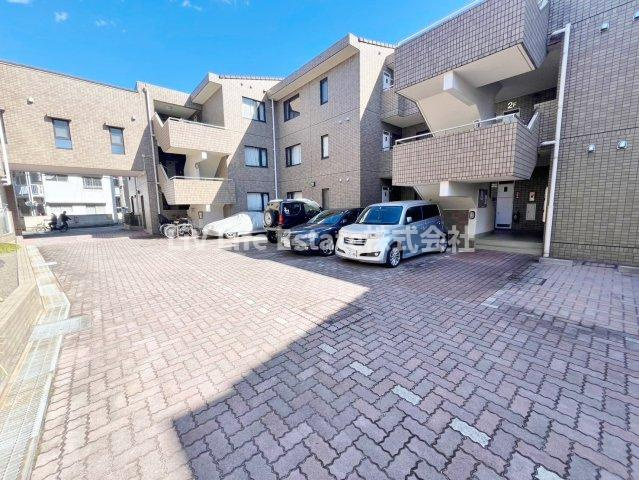 グリーンヒルズの駐車場