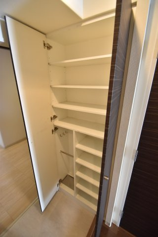 大阪市都島区東野田町１丁目の賃貸マンションの玄関