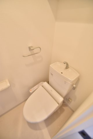 大阪市都島区東野田町１丁目の賃貸マンションのトイレ