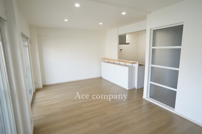 【居間・リビング】 | ハイマート若江2号棟 | 【LDK：約17帖】リフォームで間取り変更、リビングが拡張されました♪