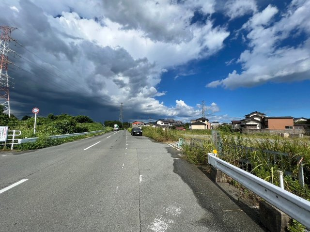 久留米市安武町　売り土地の前面道路含む現地写真