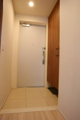 サーパス南田宮の玄関