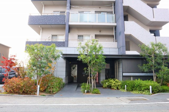 サーパス南田宮のエントランス