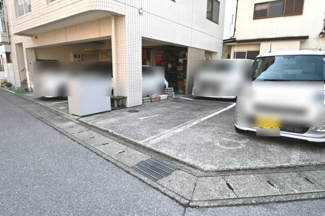 【駐車場】