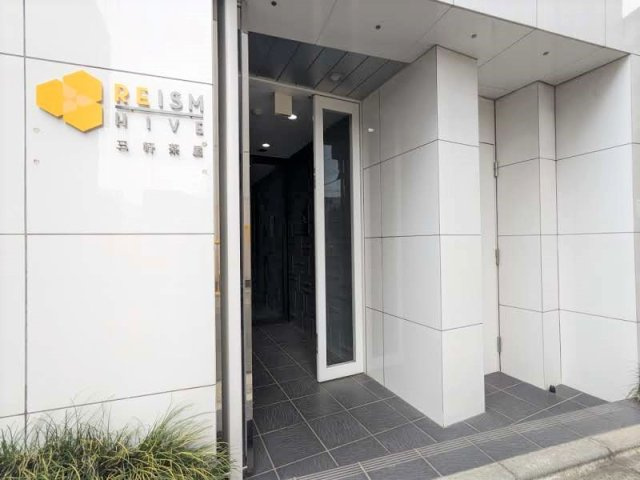 レスティア三軒茶屋　ペット相談　ネット0　オートロックのエントランス