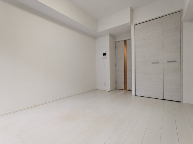 レスティア三軒茶屋　ペット相談　ネット0　オートロックの居間・リビング