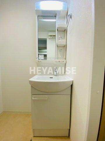 デ・クメール大橋の洗面所