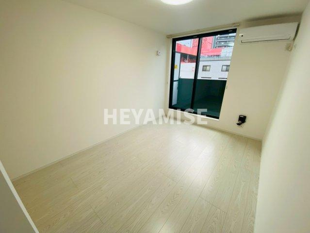 デ・クメール大橋の内装