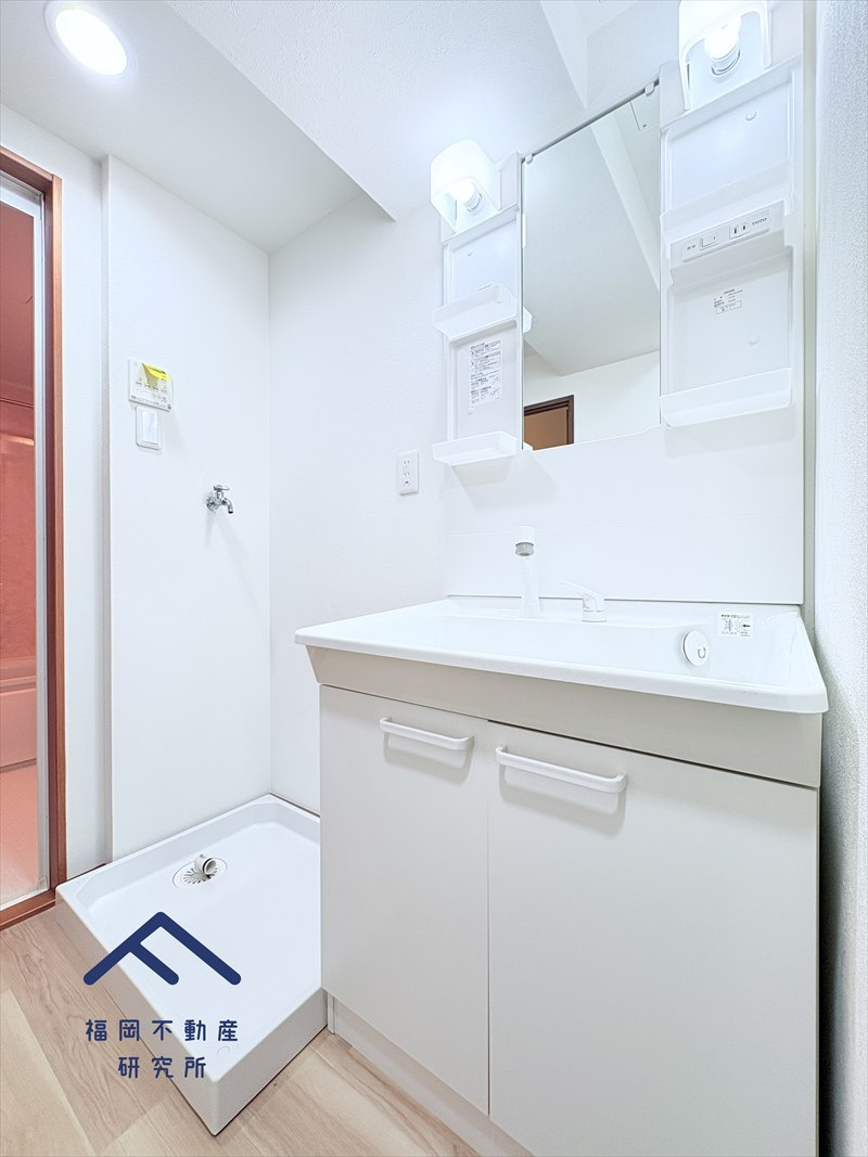 アーベインルネス諸岡壱号棟の独立洗面台