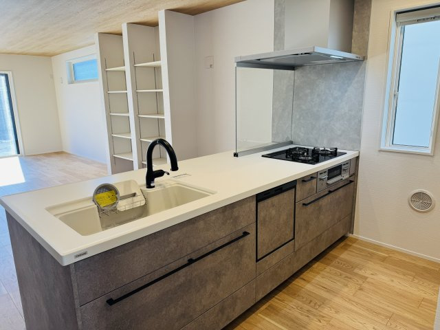 八王子市　めじろ台　新築未入居戸建てのキッチン|～使い勝手の良いシステムキッチン～