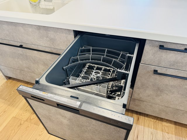 八王子市　めじろ台　新築一戸建てのキッチン|～食洗機付き　食事後の食器洗いはお任せ、家族でゆっくりとくつろげます～