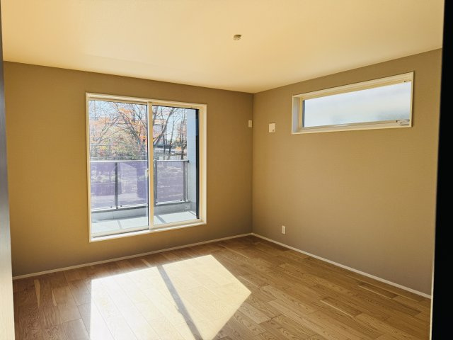 八王子市　めじろ台　新築一戸建ての寝室|～2階9.0帖の主寝室　ベッドなど大型家具のレイアウトもしやすい広さです～