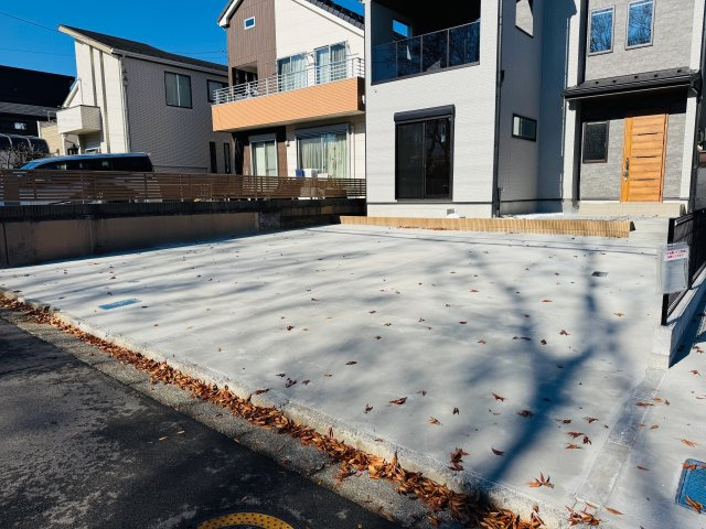 八王子市　めじろ台　新築一戸建ての駐車場|～並列3台駐車可能カースペース～