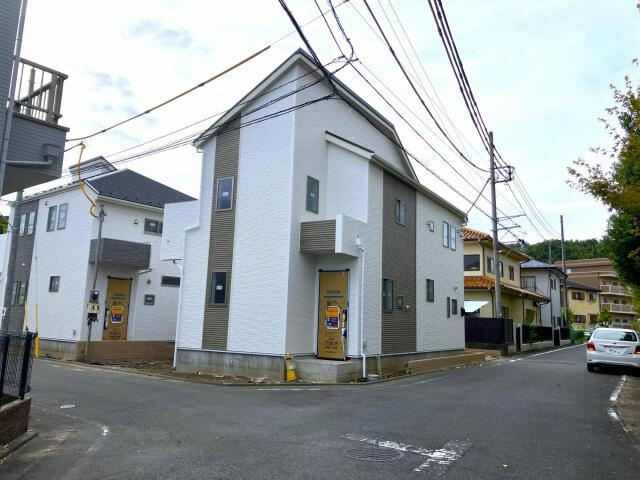 【外観】 | ブルーミングガーデン　稲城市大丸３棟／１期２号棟 | 2025年11月6日撮影2号棟 