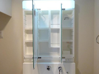 【洗面所】 | フォルビート | 三面鏡