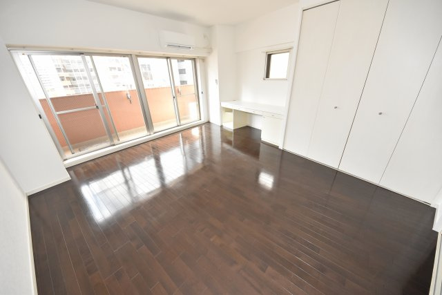 ビエラ江戸堀民泊可の寝室