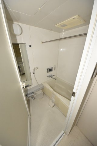 ビエラ江戸堀民泊可の浴室