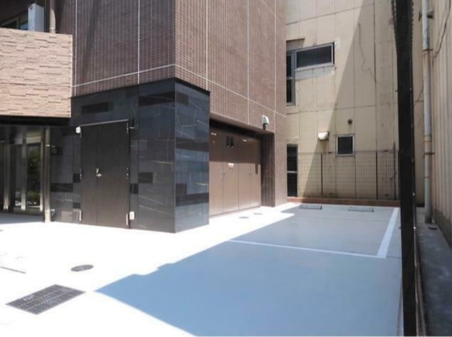 CREAL premier浅草の駐車場