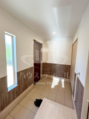 【玄関】 | 錦町５丁目戸建て | ゆったりとした玄関です