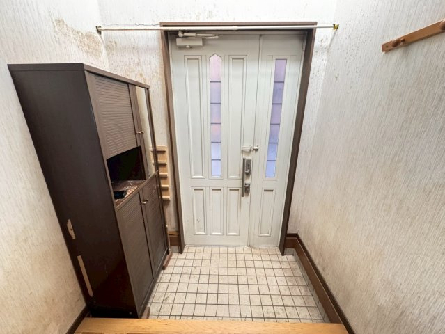 古河市水海　中古戸建の玄関