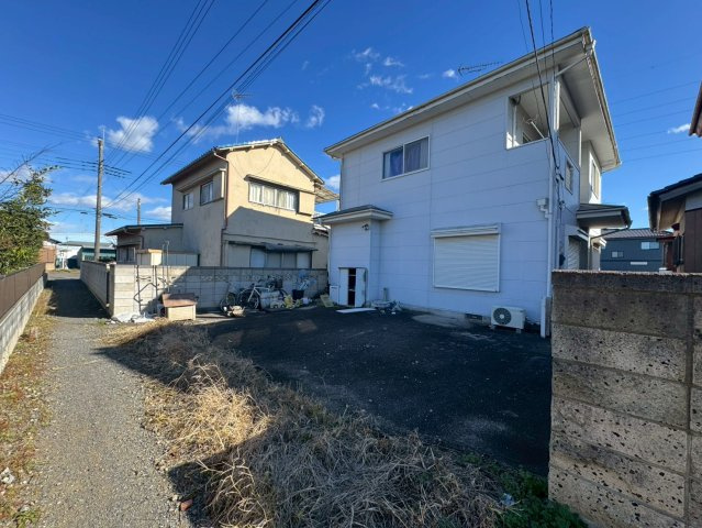 古河市水海　中古戸建の前面道路含む現地写真