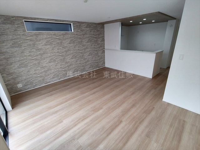 【居間・リビング】 | 狭山市広瀬台10期　全2棟　2号棟 | 開放感があり日当たり良好です