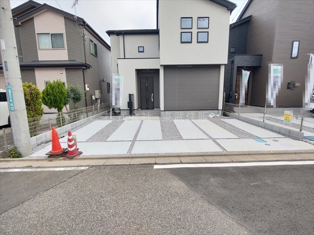 【駐車場】 | 狭山市広瀬台10期　全2棟　2号棟 | 並列3台駐車可能です