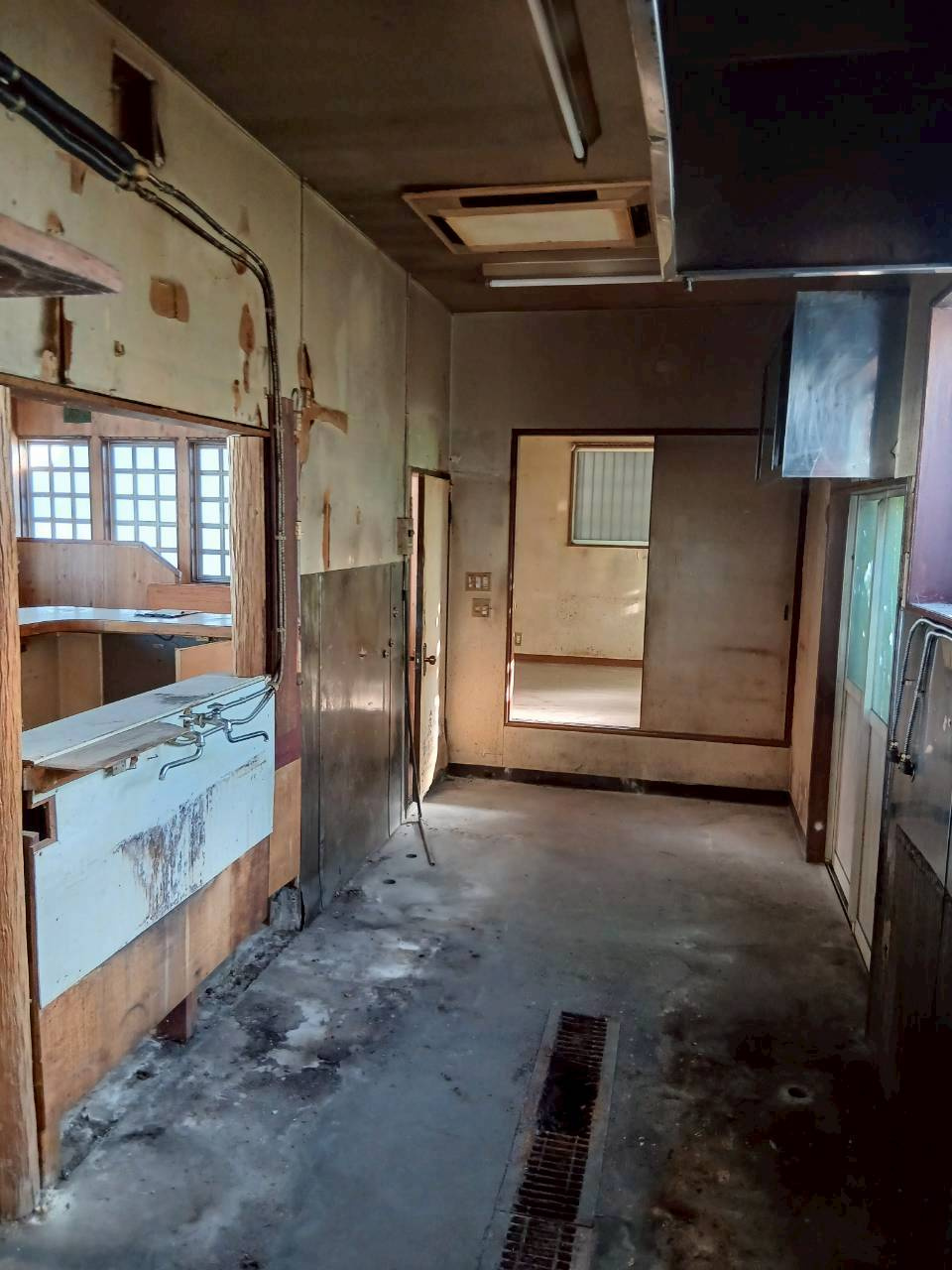 滑川町小野店舗の内装