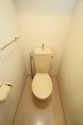 【トイレ】 | アビタシオン根岸Ⅲ | 過去の写真を使用しております。実際のお部屋は温水洗浄便座付となります。