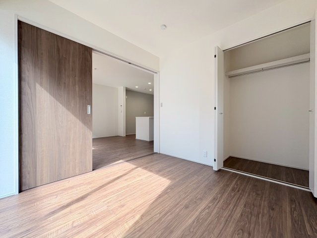 リーブルガーデン　各務原市那加柄山町　全１区画分譲の和室|一室あると便利な和室は、ご来客時はもちろん、お子様のお昼寝や遊び場、寝室としてもご利用いただけます。
日本の伝統を引き継ぐ、畳のお部屋は癒しの空間となっています。