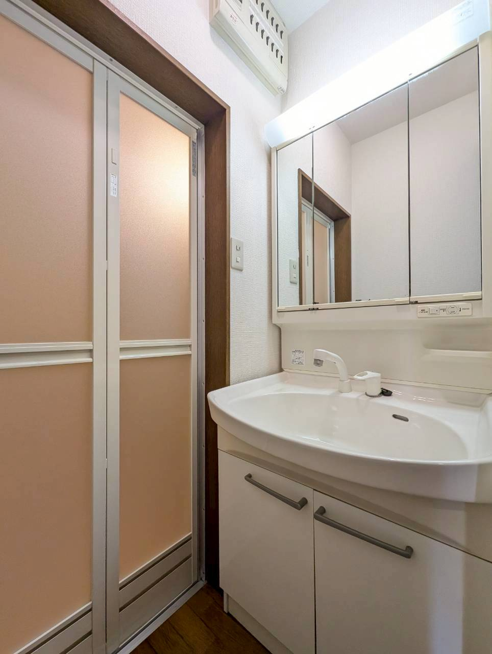 西九条大国町の独立洗面台