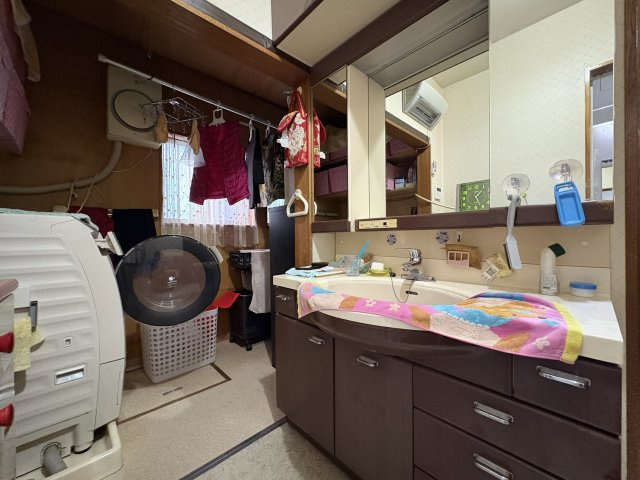 半田市長根町1丁目の洗面所