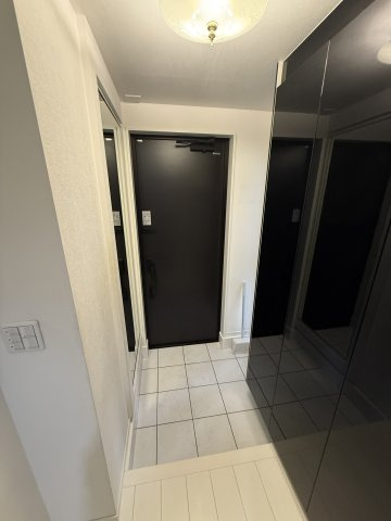 小茂根４丁目中古戸建の玄関