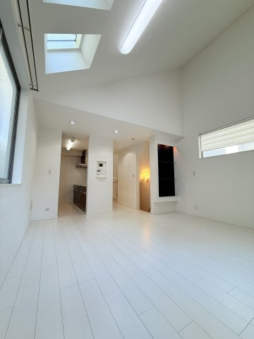 小茂根４丁目中古戸建の居間・リビング