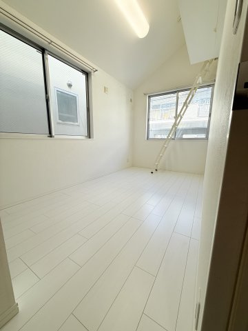 小茂根４丁目中古戸建の洋室|5.7帖(2階)