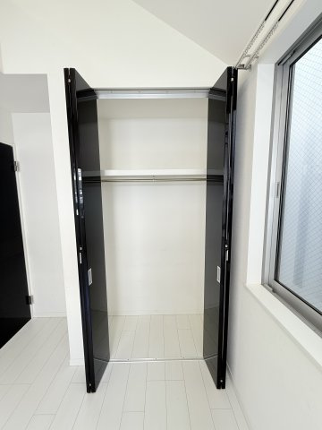 小茂根４丁目中古戸建の収納|5.7帖(2階)