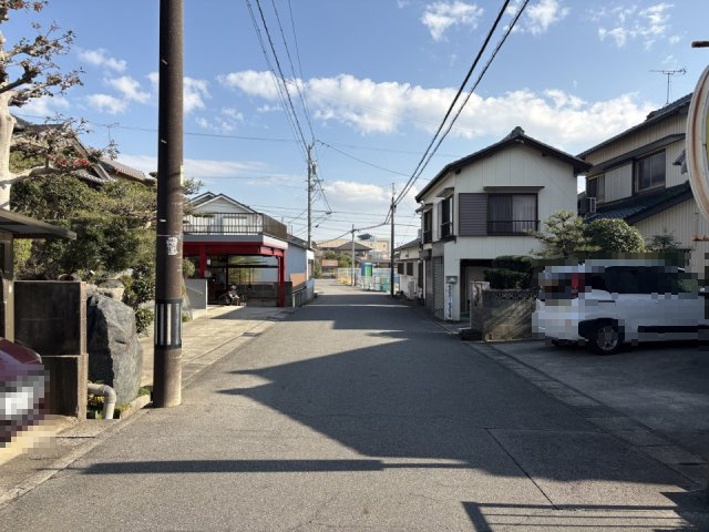 半田市庚申町2丁目の前面道路含む現地写真