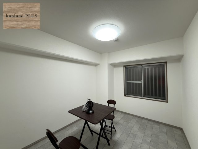 メロディハイム東船場の洋室