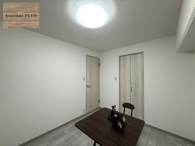 メロディハイム東船場の洋室