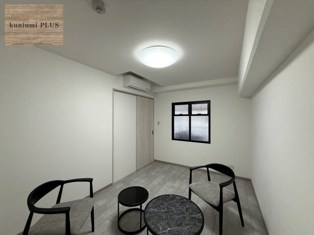 メロディハイム東船場の洋室