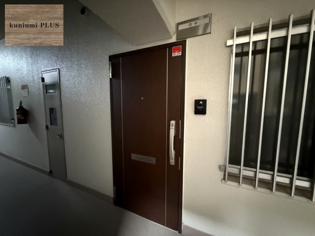 メロディハイム東船場の玄関