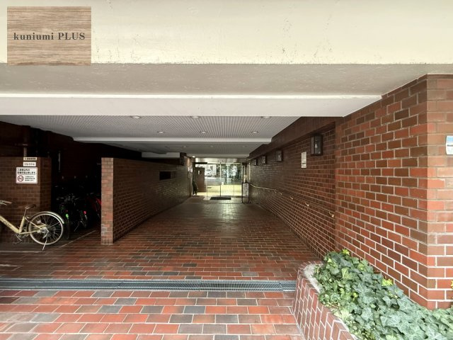 メロディハイム東船場のエントランス